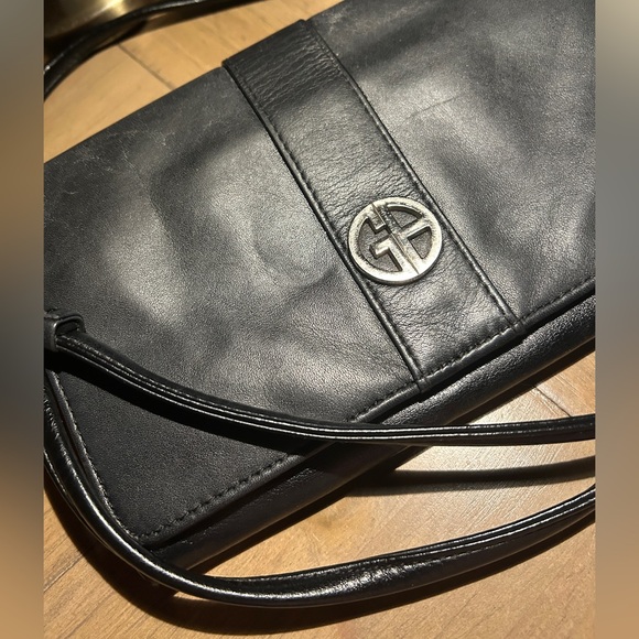 Giani Bernini Genuine Leather Cross Body 9”X6” Inside Lined in Black Cloth. EUC. - Picture 6 of 13